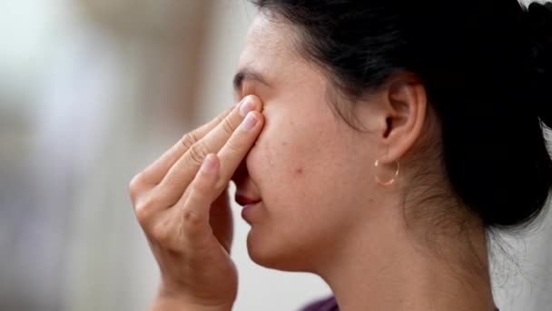 Γυναίκα Κλαίει Στην Πραγματική Ζωή Δακρύβρεχτο Συναίσθημα Άτομο Κλαίει Στη — Αρχείο Βίντεο