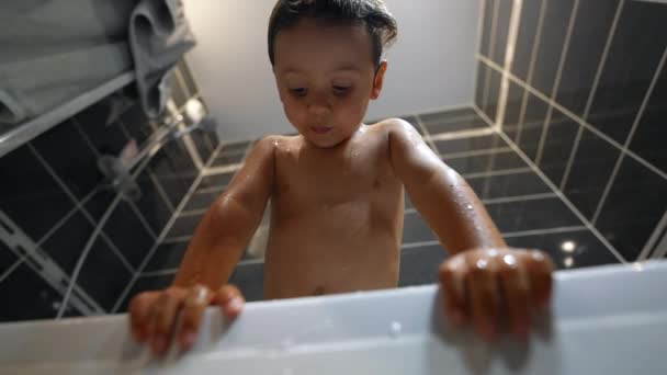 Wet Child Bathub Washing Routine Bathing Little Boy ストック動画 © zanuckcalilus #608889954