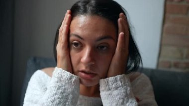 Endişeli kadın duyguları, ızdırap çeken insanlar.