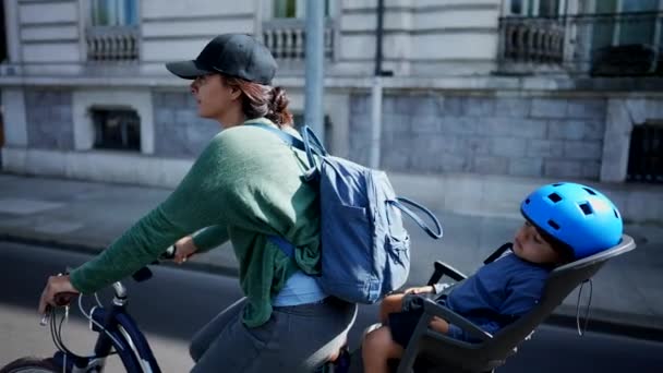 Woman Riding Bicycle Urban Street Child Back Seat — Stock Video