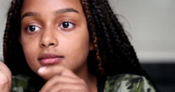 Heureux Brésilien Hispanique Fille Portrait Enfant Visage Sourire — Video