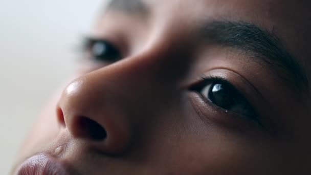 Barn Tittar Himlen Ansikte Makro Närbild Ögon — Stockvideo