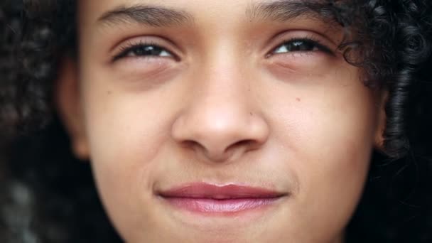 Brasilianska Barn Närbild Ansikte Leende — Stockvideo