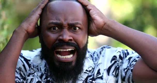 Hombre Africano Reaccionando Con Shock Terror Emoción Sorprendida Incredulidad — Vídeos de Stock