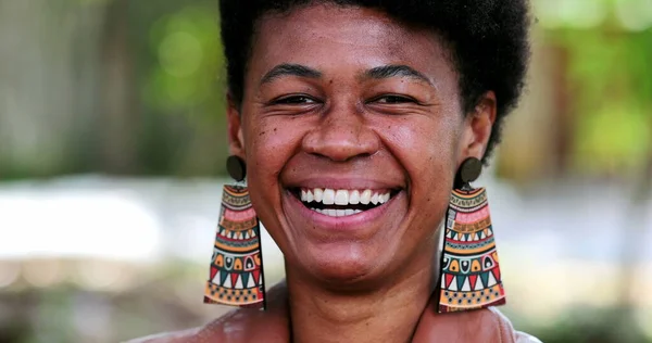 Black Woman Laughing Smiling African Person Real Life Laugh Smile — Stock Photo, Image