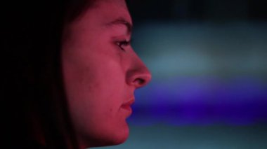 Gece kadın sürücünün profili trafikte durduruldu