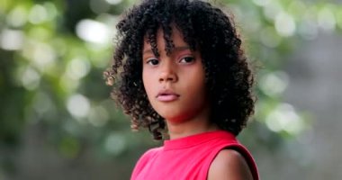 Brezilyalı küçük kız çocuğu, Latin Latin Güney Amerikalı çocuk.