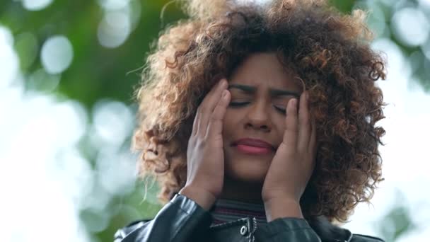 Troublé Femme Africaine Noire Sentiment Anxiété Désespoir — Video