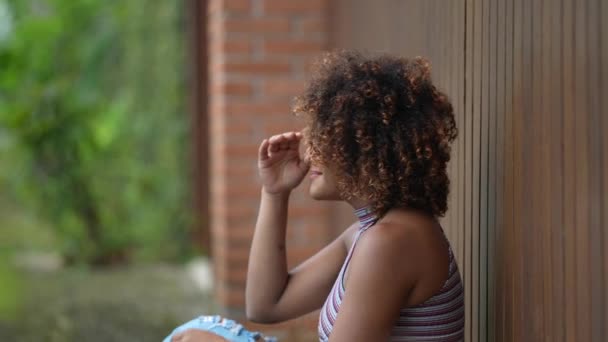 Pessoa Cobrindo Rosto Com Mãos Sentindo Vergonha Mulher Desespero Depressão — Vídeo de Stock