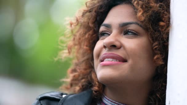 Mulher Africana Brasileira Feliz Sorridente Close Rosto — Vídeo de Stock