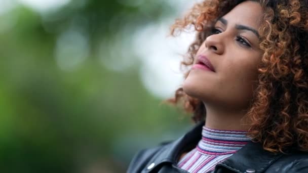 Mujer Negra Reflexionando Solución Problema Chica Brasileña Pensando Solución Contemplando — Vídeos de Stock