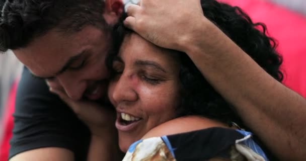 Hispânico Maduro Mãe Filho Abraço Amor — Vídeo de Stock