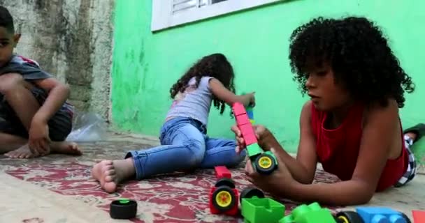 Испанские Дети Играют Игрушками Дети Латинской Южной Америки — стоковое видео