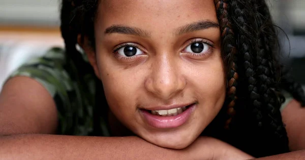 Afrikai Származású Tini Lány Portré Közelkép Arc — Stock Fotó