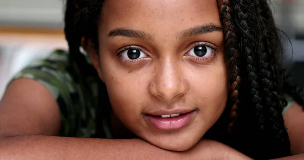 Brazilská Dospívající Dívka Usmívá Teenager Africký Sestup Dvanáct Let Starý — Stock fotografie