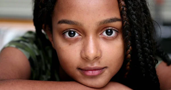 Menina Adolescente Brasileira Sorrindo Adolescente Ascendência Africana Criança Doze Anos — Fotografia de Stock