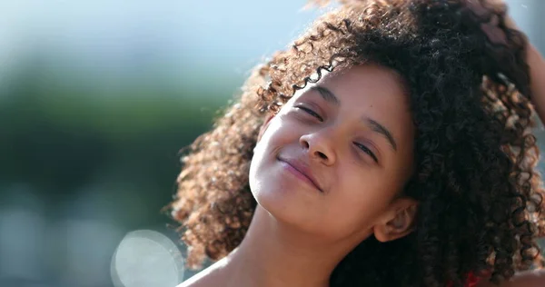 Black Preteen Girl Child Smiling Camera Standing African Kid Curly — Stock Photo, Image