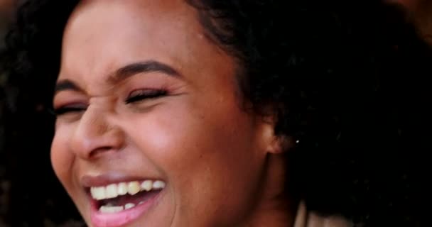 Młoda Kobieta Spontaniczny Śmiech Prawdziwe Życie Śmiech Szczęśliwa Osoba — Wideo stockowe