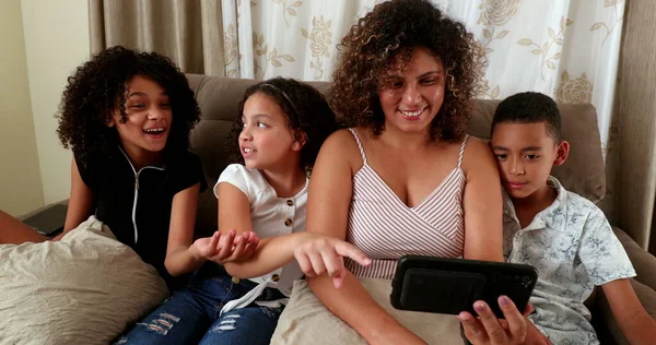 Brazilian Mother Children Staring Cellphone Screen Together Home Sofa Surprised — ストック写真