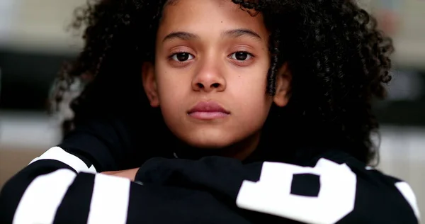 Brasiliansk Liten Flicka Barn Närbild Ansikte Tittar Kameran — Stockfoto
