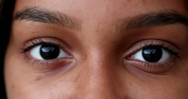 Olhos Criança Close Criança Fecha Olhos Pessoa Que Abre Olhos — Fotografia de Stock