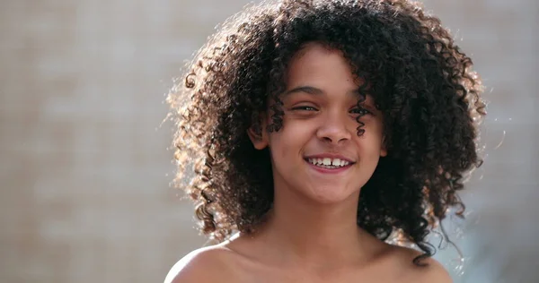 Feliz Mezcla Raza Preadolescente Chica Retrato Cara Cerca — Foto de Stock