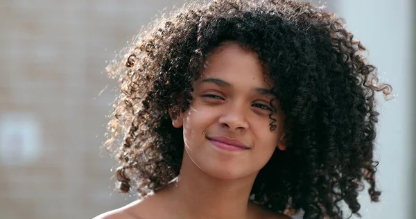 Feliz Diverso Criança Menina Retrato Rosto Close Sorrindo — Fotografia de Stock