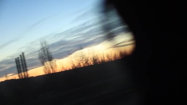Επιβάτης Pov Του Τοπίου Που Διέρχεται Κατά Διάρκεια Ηλιοβασιλέματος — Αρχείο Βίντεο