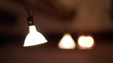 Tavan ışığı açılıp kapanıyor