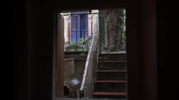 Personne Pov Regardant Par Fenêtre Maison — Video