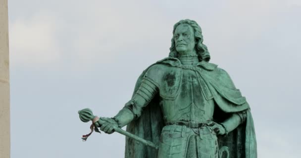 Heldenplein Het Centrum Van Boedapest Individueel Standbeeld Van Middeleeuwse Europese — Stockvideo