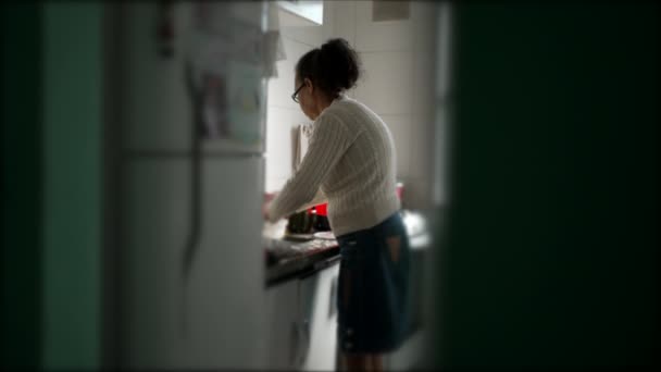 Candid Brazilian Senior Woman Kitchen Doing Housework Authentic Retired Hispanic — Stock Video