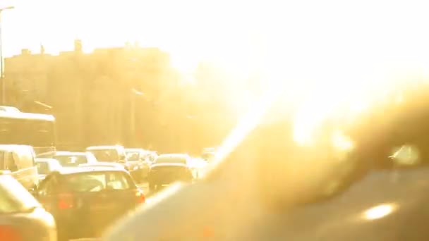 Minivan Passando Com Lentes Solares Cruzando Caminhos Transporte Tema Avançando — Vídeo de Stock