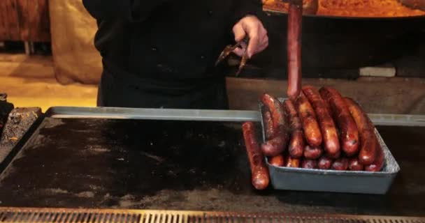 Grabbing Traditional German Hot Dogs — Stock Video