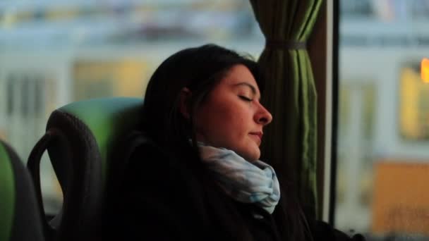 Voyageur Endormi Dans Bus Jeune Femme Dormir Tout Montant Voyageant — Video