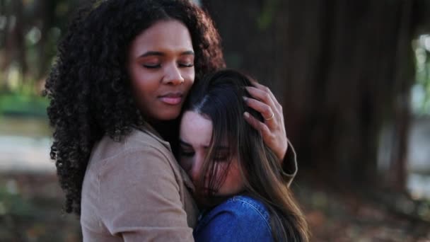 Duas Mulheres Diversas Empatia Apoio Amizade — Vídeo de Stock