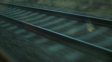 120fps 'te demiryolu rayları taşınıyor.
