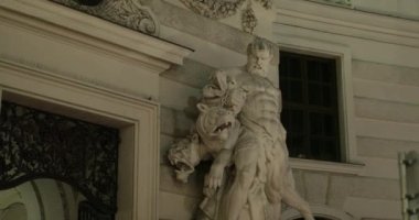 Hofburg Mahallesi, Viyana, Avusturya 'da Herkül ve Cerberus Heykeli