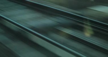 4K 'da demiryolu rayları.