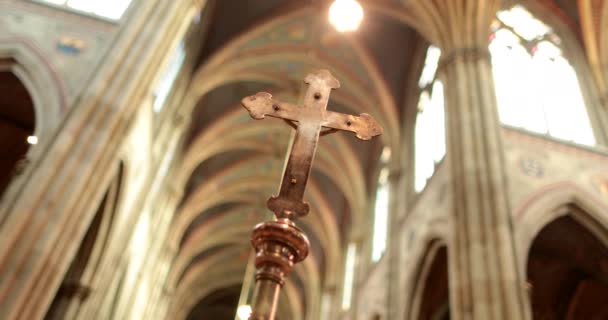 Τίμιος Σταυρός Στην Εκκλησία Gothic Christian Cross — Αρχείο Βίντεο