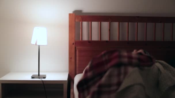 Mujer Despierta Medio Noche Frustrada Incapaz Dormir Privada Descanso Persona — Vídeo de stock