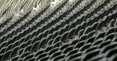 4K 'da futbol stadyumundaki koltuklar.