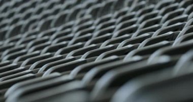 4K 'daki futbol stadyumundaki koltuklar - birçok koltuğun odak noktası