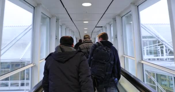 Personnes Descendant Couloir Pour Monter Bord Avion Sortir — Video