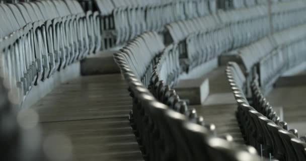 4Kのサッカースタジアムの座席の行 — ストック動画