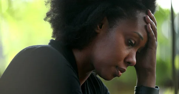 Занятая Черная Женщина Испытывает Стресс Давление Страдающие Африканцы — стоковое фото