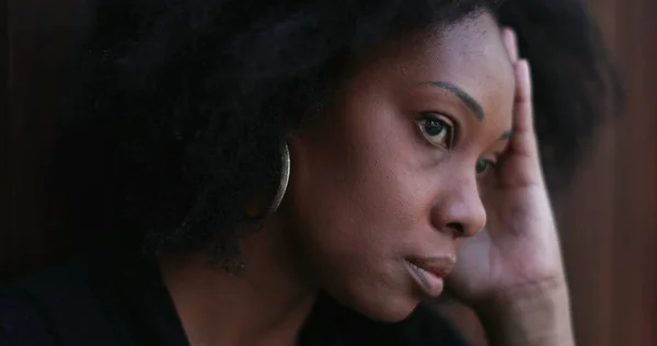 Mujer Africana Preocupada Pensativo Estresado Persona Negra Sensación Ansiedad — Foto de Stock