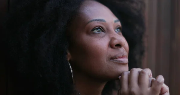 Afrikanische Frau Die Hoffnung Und Gnade Fühlt Person Die Gott — Stockfoto