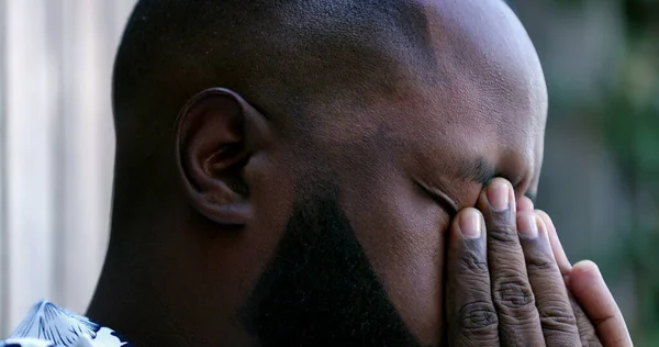 Uomo Sconvolto Preoccupato Persona Africana Sensazione Stress Ansia Faccia Primo — Foto Stock