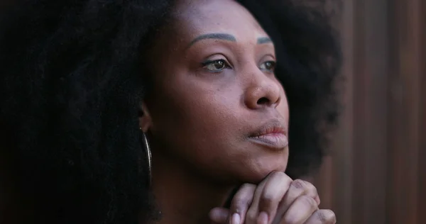 心配黒アフリカの女性のクローズアップ顔 — ストック写真